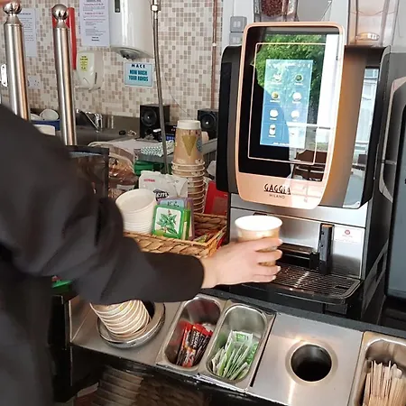 מלון דירות St Angela's Lakeside Sala 4*