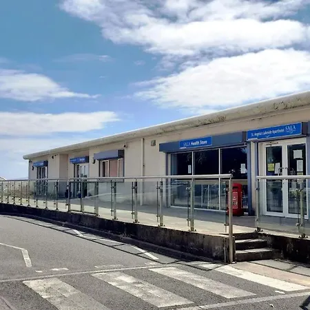 St Angela's Lakeside Sala 4*