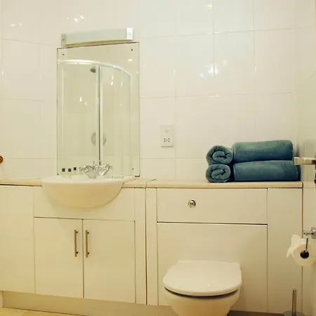 מלון דירות Sala Lakeside