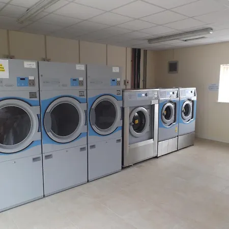 מלון דירות Sala Lakeside 4*