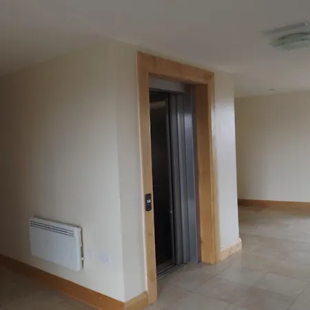 St Angela'S Lakeside Aparthotel Sala Apartment