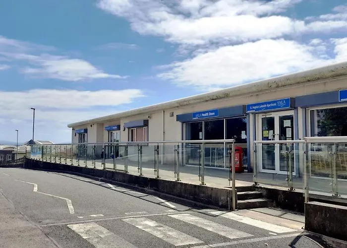 St Angela's Lakeside Sala 4*