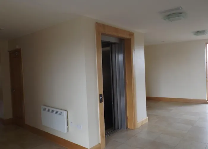 St Angela's Lakeside Sala 아파트호텔